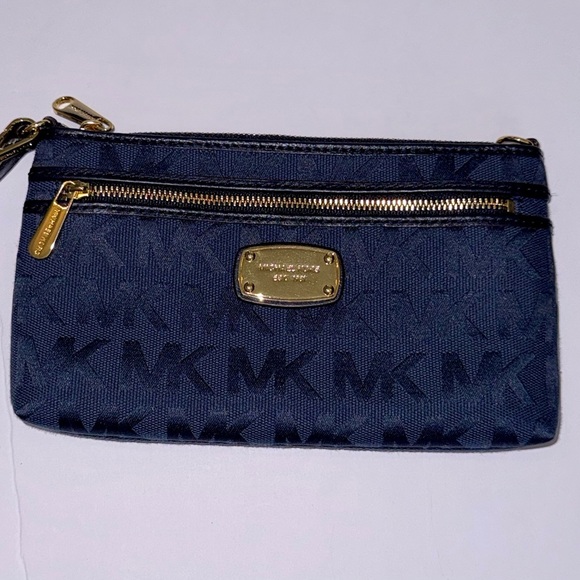 Michael Kors navy wristlet - Picture 1 of 8
